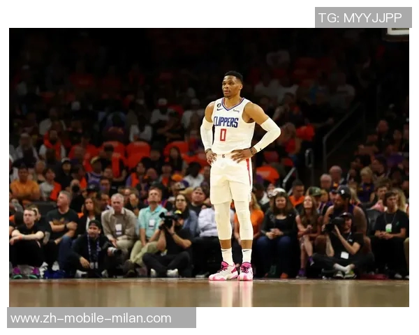 小卡强调季前赛与训练相似强调防守体系的重要性与持续打磨 小卡强调季前赛与训练相似强调防守体系的重要性与持续打磨