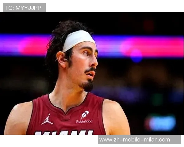 哈克斯因脚踝扭伤提前退场明日背靠背能否出战待定