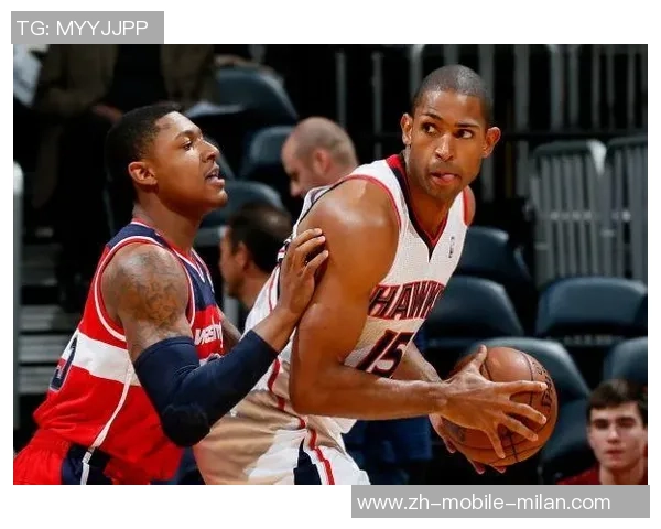 文班在队内训练中化身怪物持球一条龙突破抗飞防守完成双手暴扣